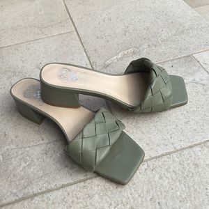 Nine West Size 9 slide sandals.